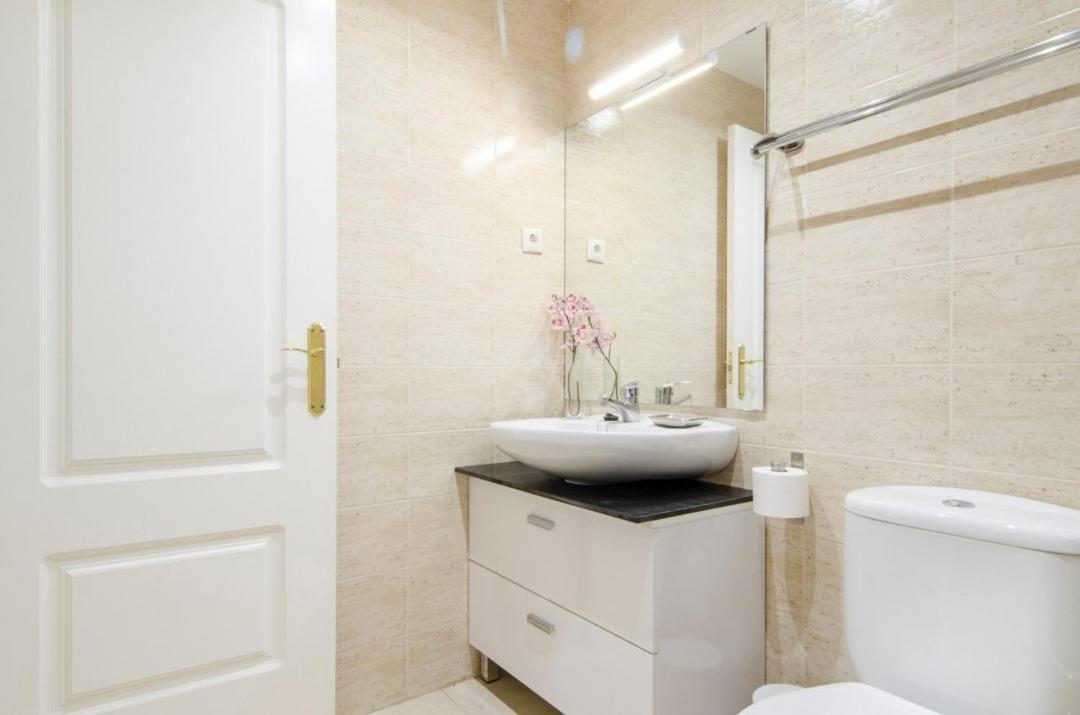 Cruz Apartment Madrid Exterior photo