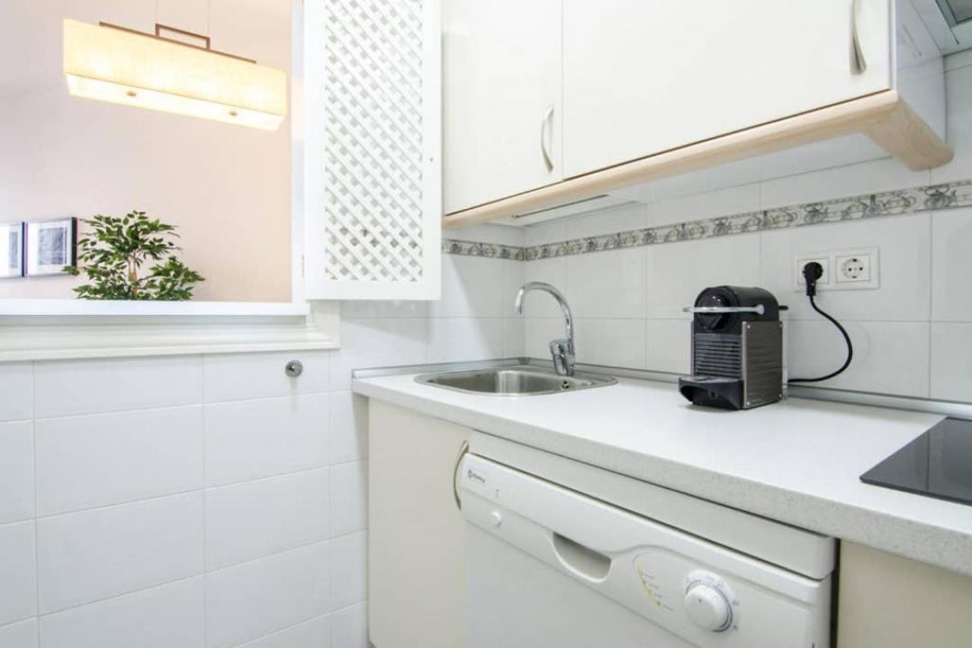 Cruz Apartment Madrid Exterior photo